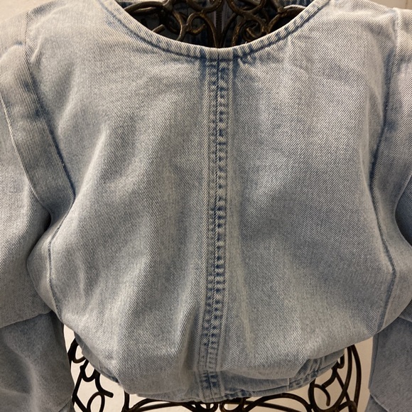 ZARA GREAT PRE/USED CONDITION LONG SLEEVE DENIM CROP TOP SIZE MEDIUM. - Picture 2 of 7